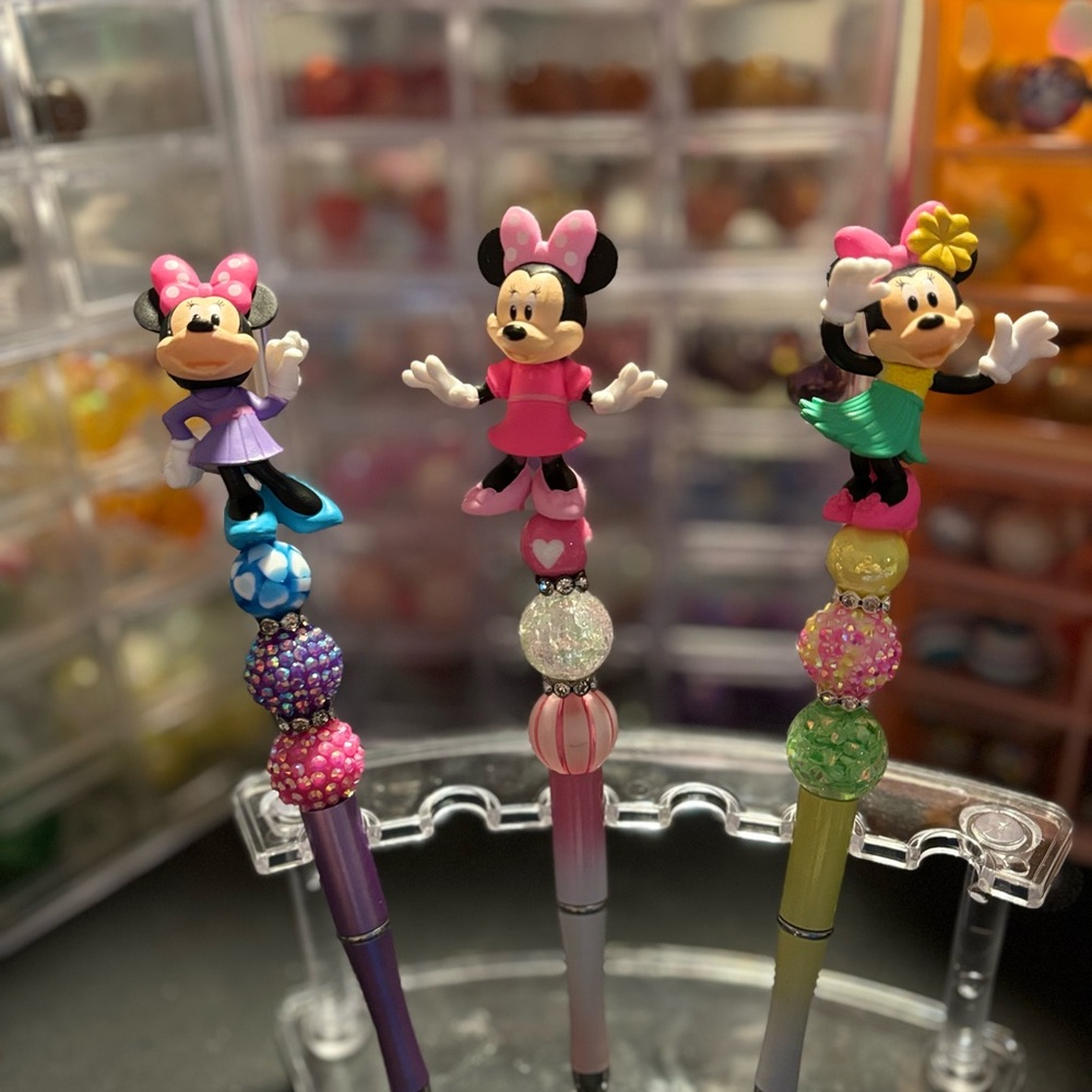 🌺 80’s Style Minnie & Daisy pens 🌺